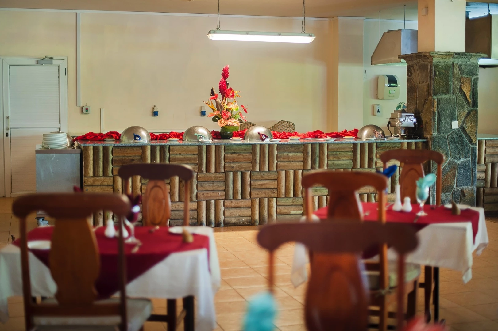 Dining room at Le Cateau Vert restaurant serving Mauritian and international cuisine
